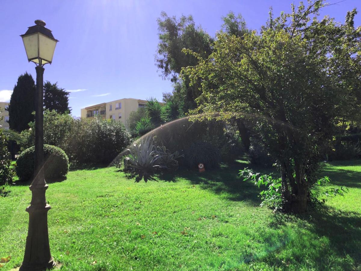 Appartamento Un Nid A Saint Tropez Esterno foto